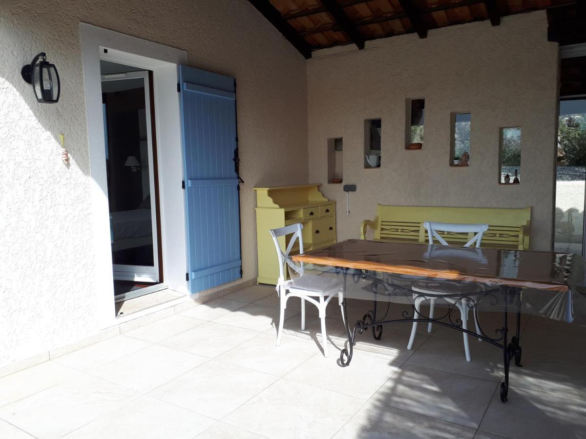L'Oustaou De L'Estama Bed & Breakfast Rocbaron Exterior photo