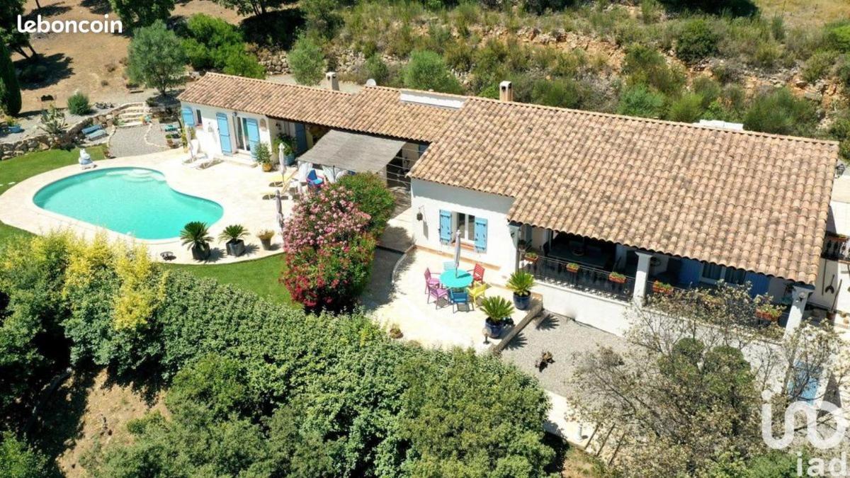 L'Oustaou De L'Estama Bed & Breakfast Rocbaron Exterior photo