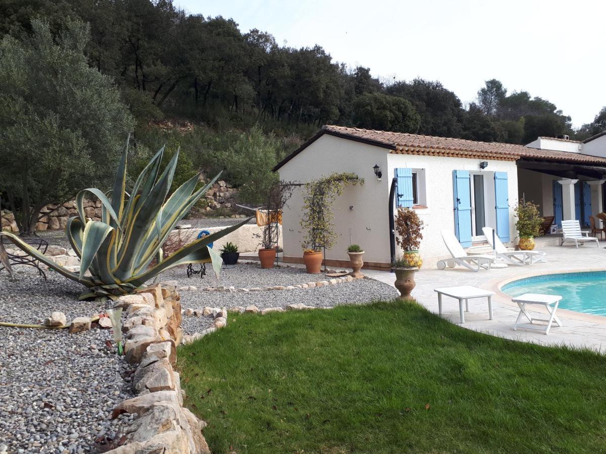 L'Oustaou De L'Estama Bed & Breakfast Rocbaron Exterior photo